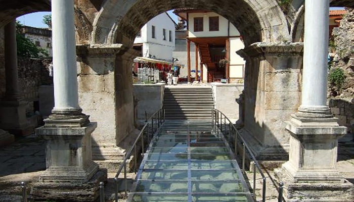 راه های دسترسی به دروازه هادریانوس گرجستان